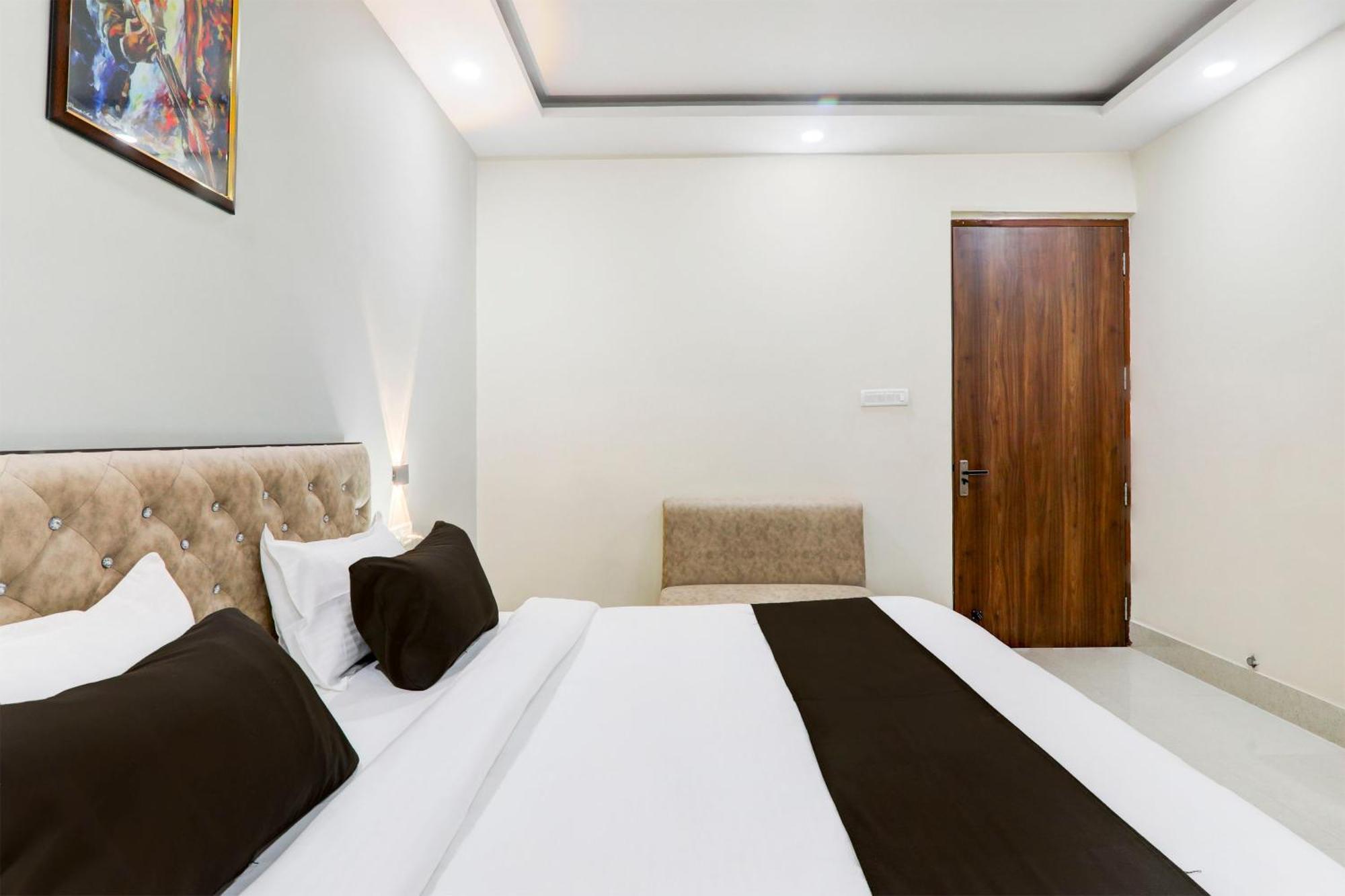 Super Townhouse Gls International 호텔 러크나우 외부 사진