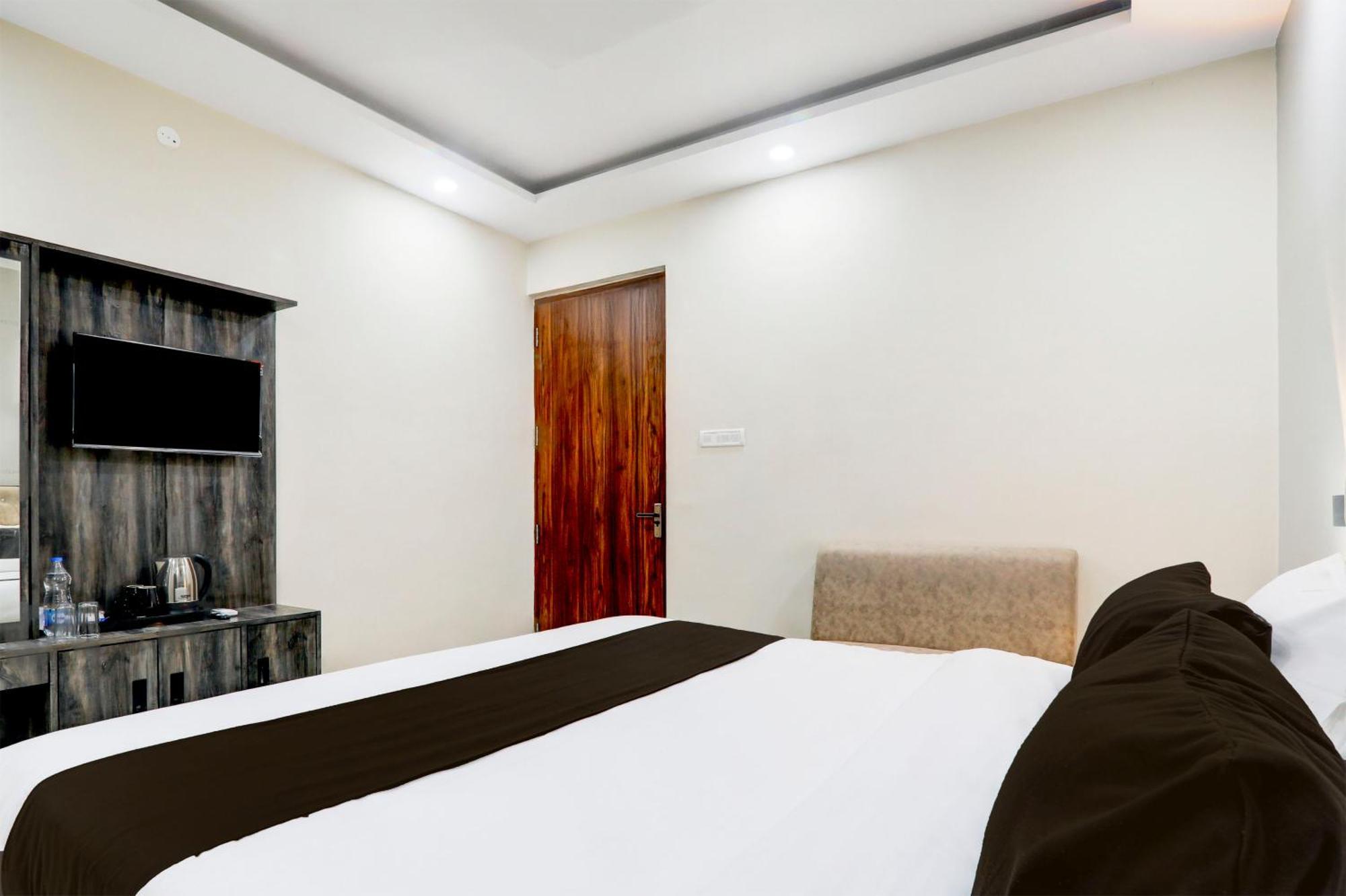 Super Townhouse Gls International 호텔 러크나우 외부 사진