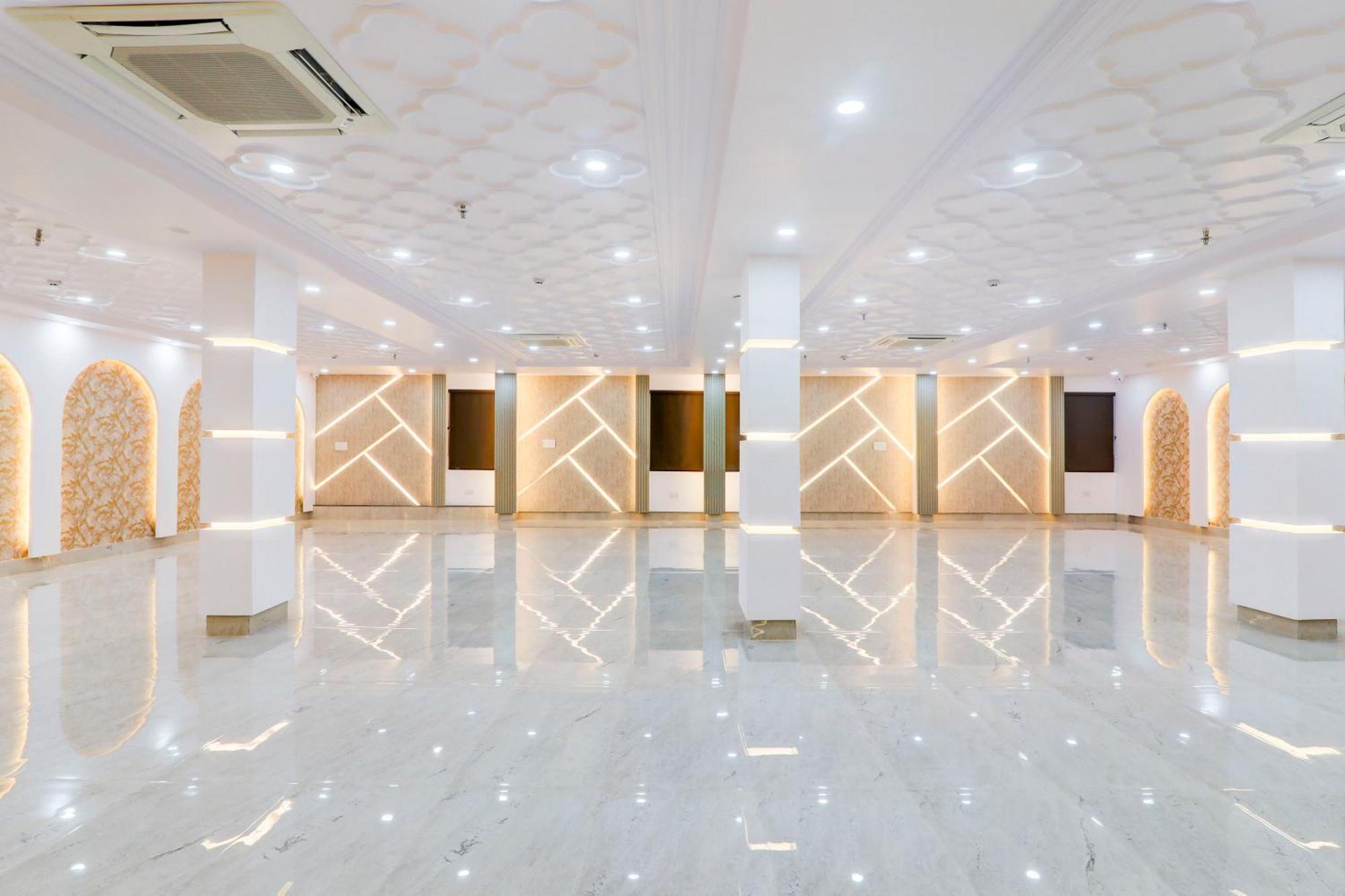 Super Townhouse Gls International 호텔 러크나우 외부 사진
