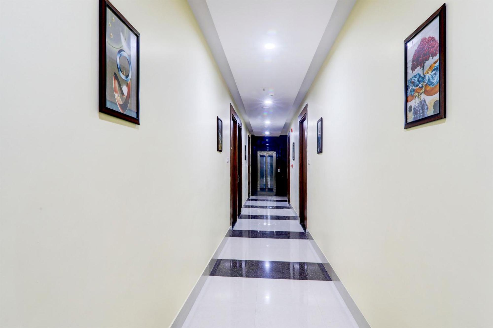 Super Townhouse Gls International 호텔 러크나우 외부 사진